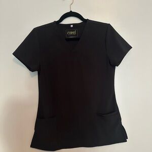 BLACK SCRUB TOP